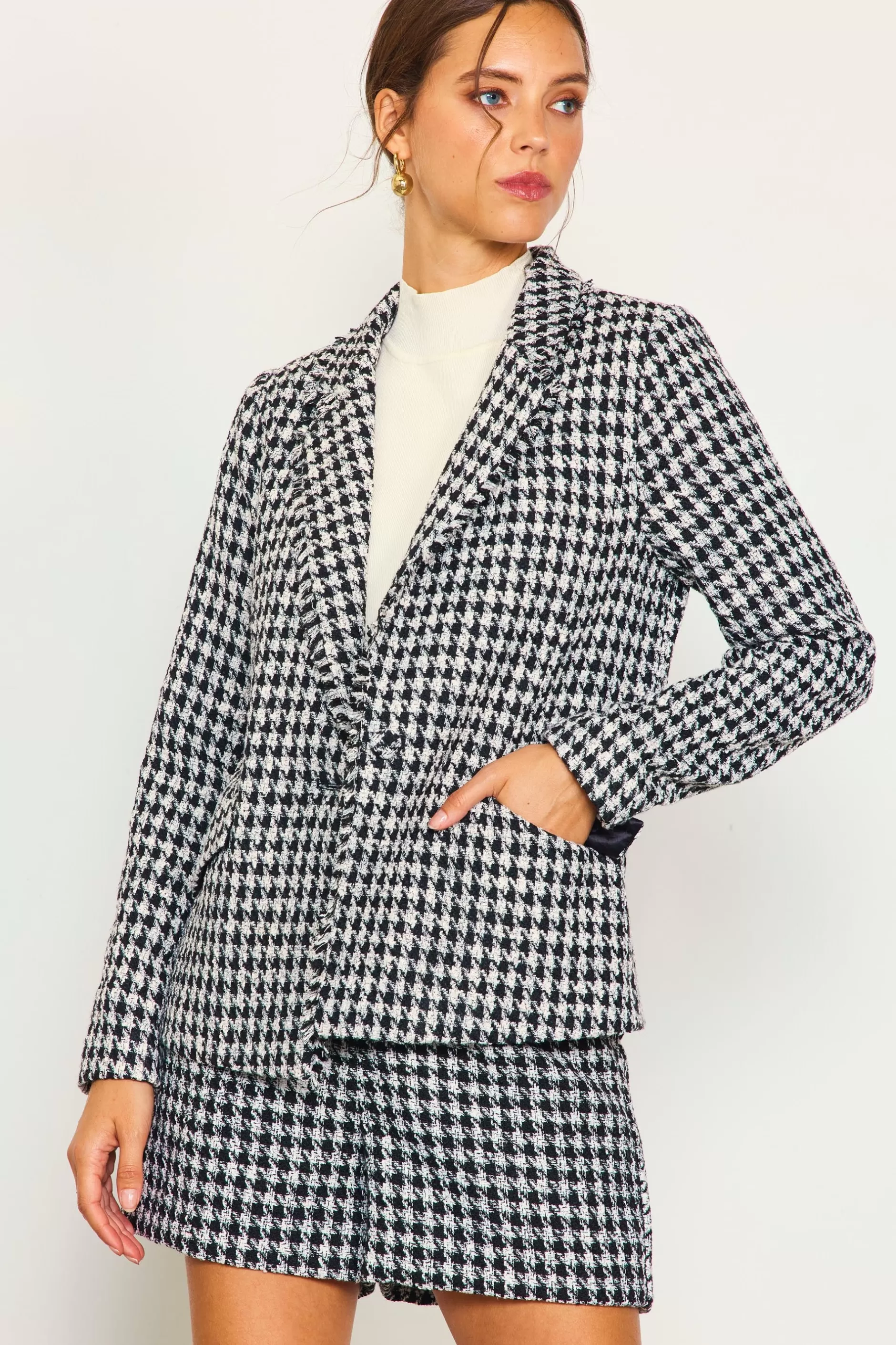 SKIES ARE BLUE Fringed Houndstooth Blazer