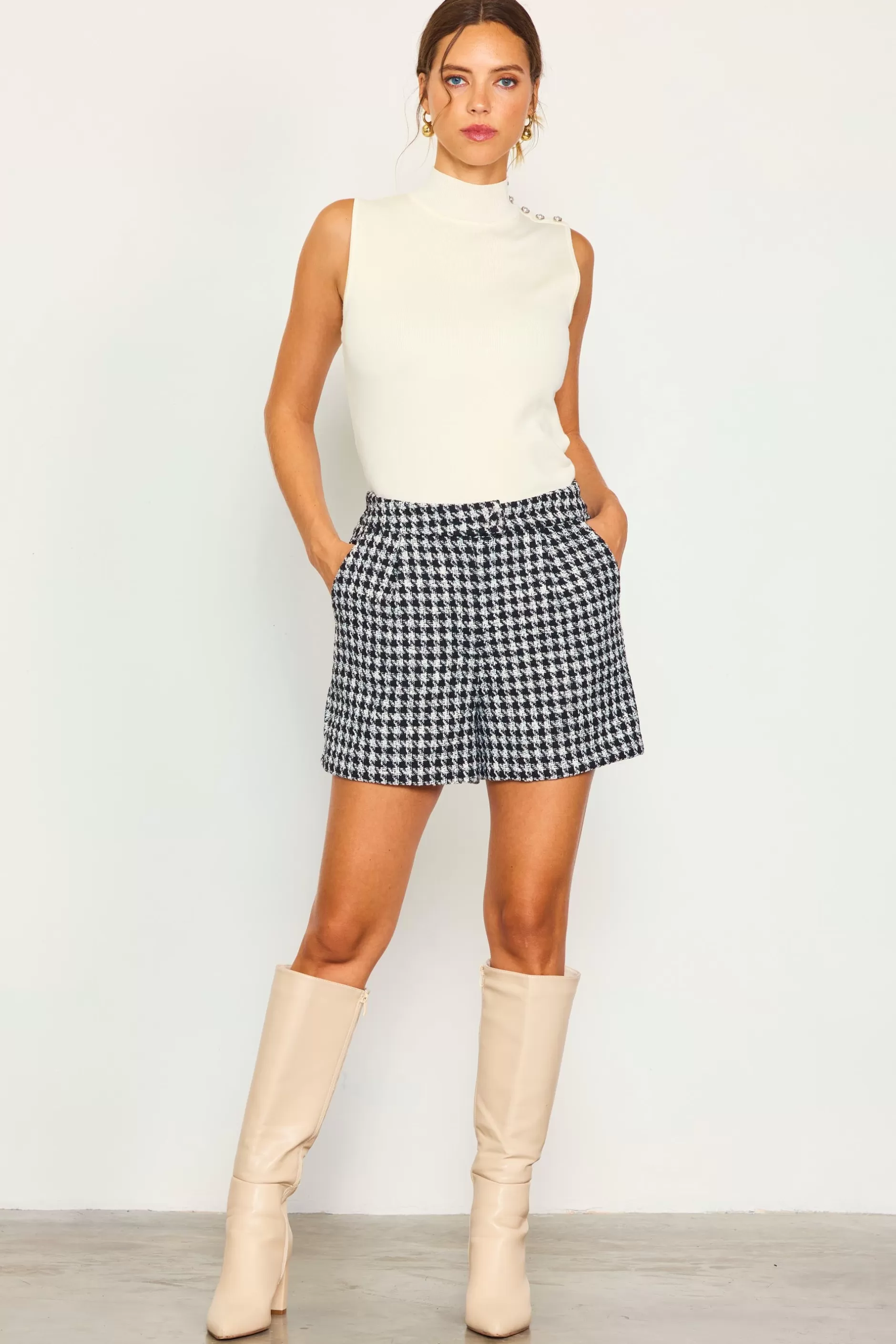 SKIES ARE BLUE Fringed Houndstooth Shorts