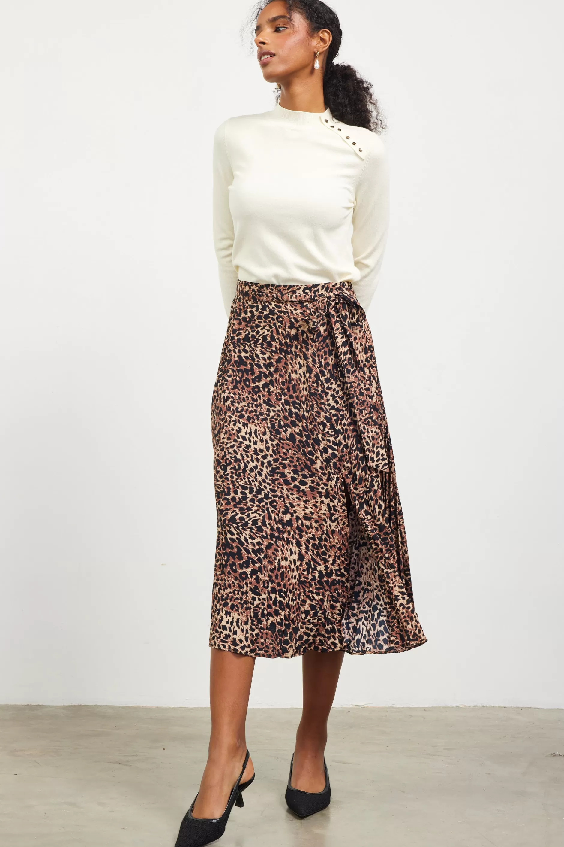 SKIES ARE BLUE Leopard Print Pleated Midi Skirt