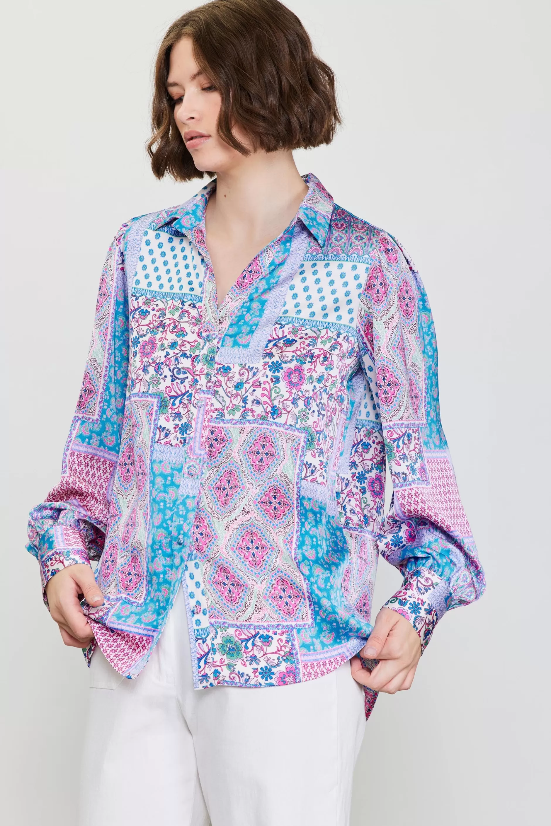 SKIES ARE BLUE Patch Print Button Down Blouse