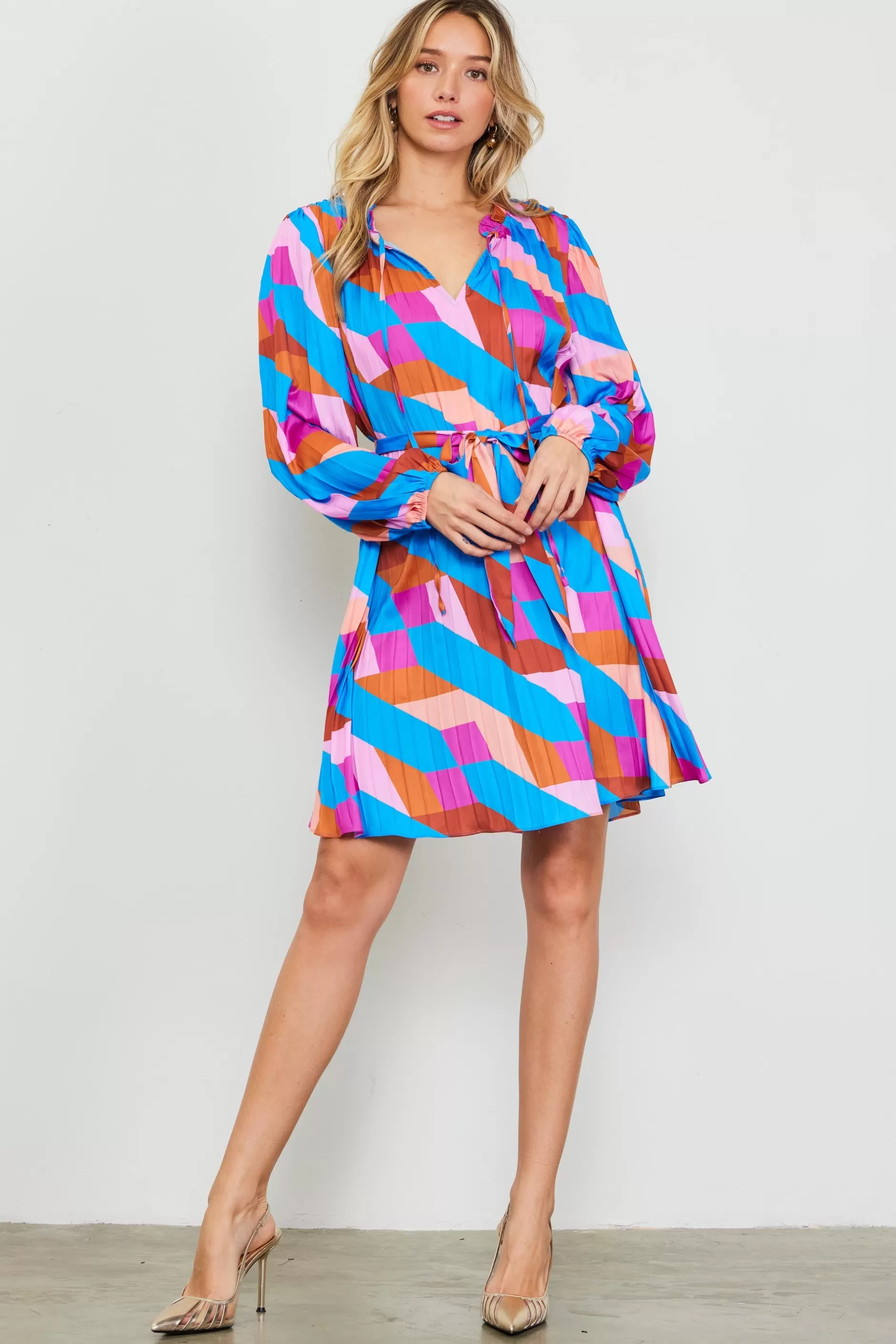 SKIES ARE BLUE Pleated Geometric Print Mini Dress