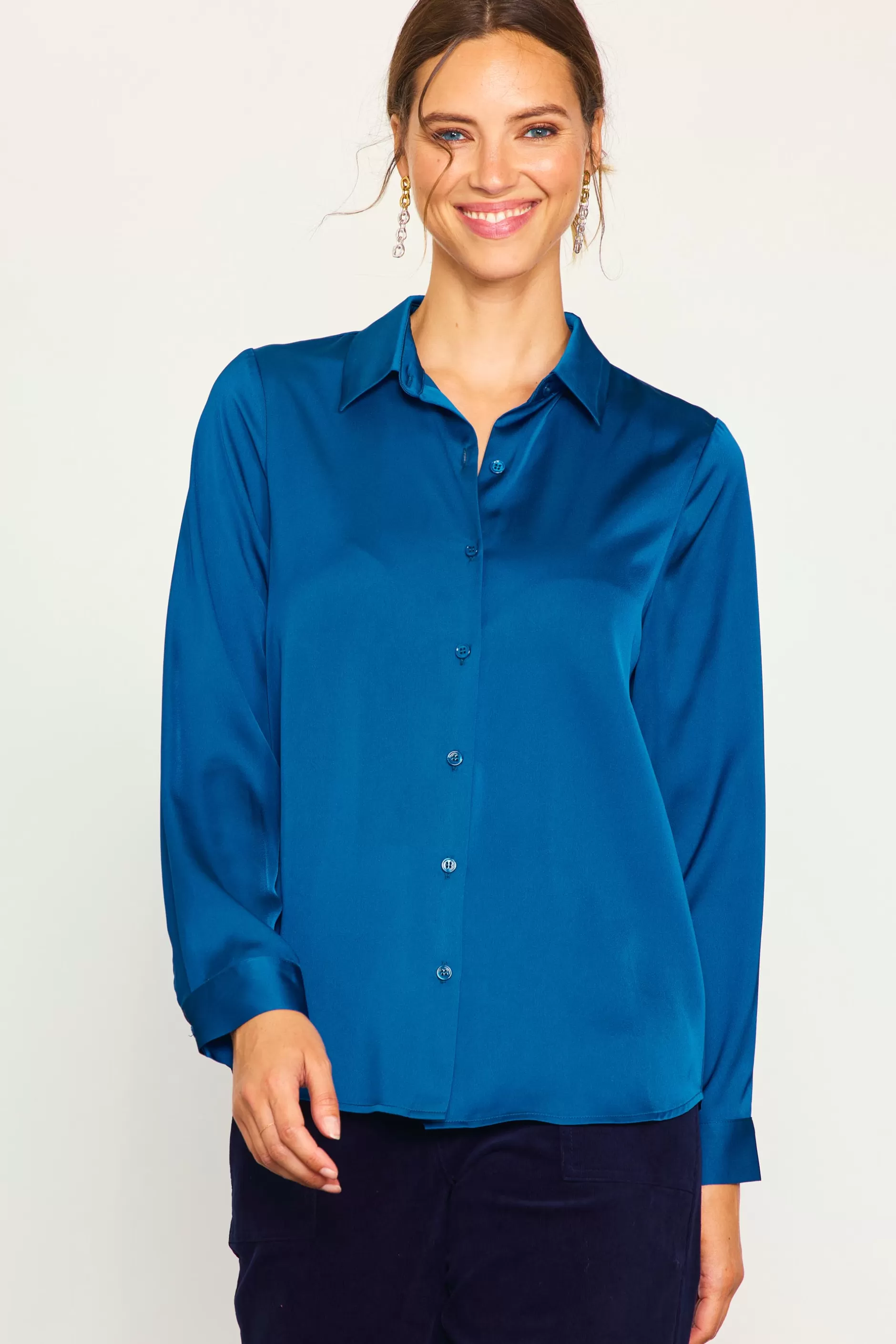 SKIES ARE BLUE Recycled Classic Button Down Top