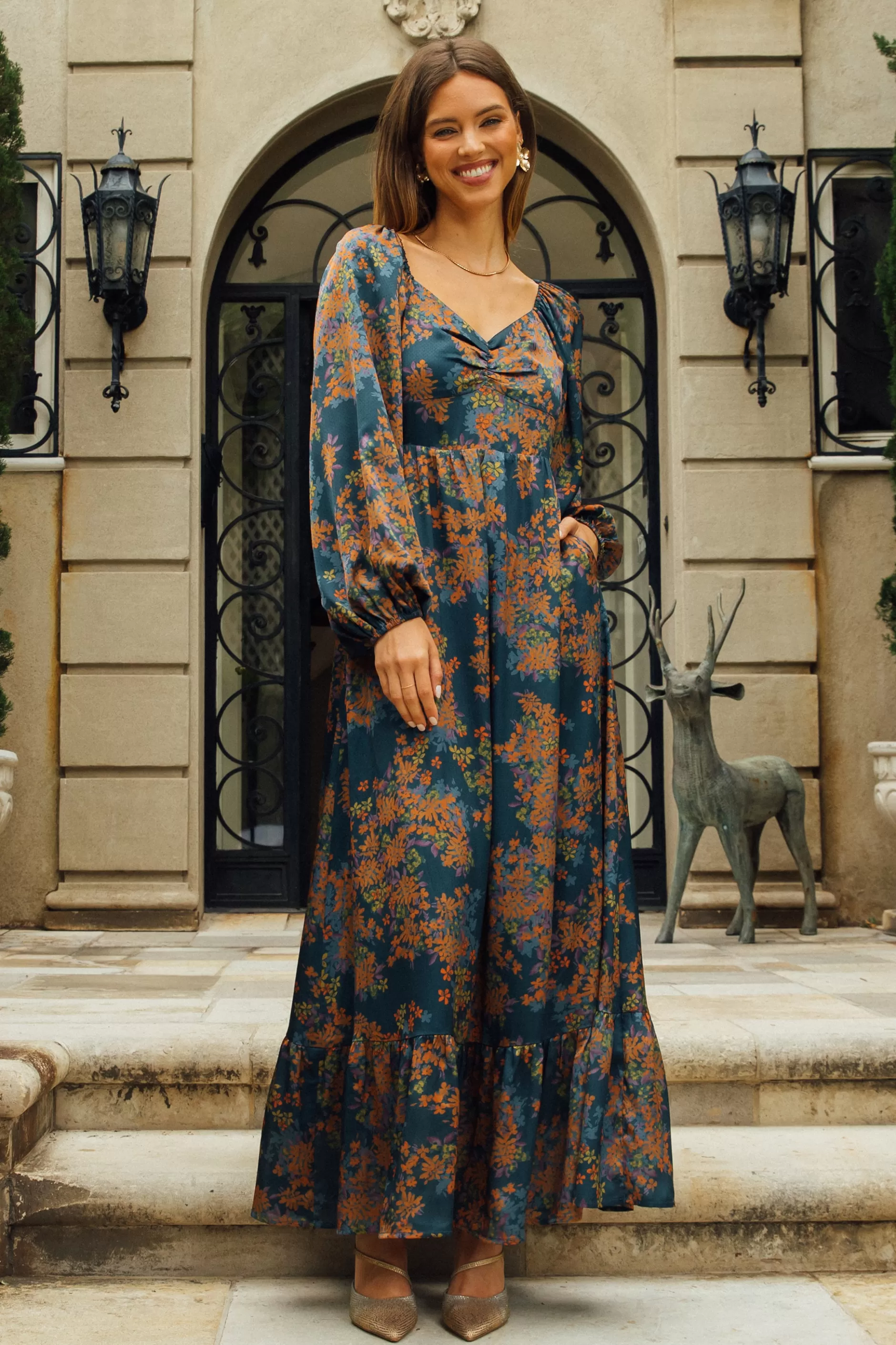 SKIES ARE BLUE Sweetheart Neckline Longsleeve Maxi Dress