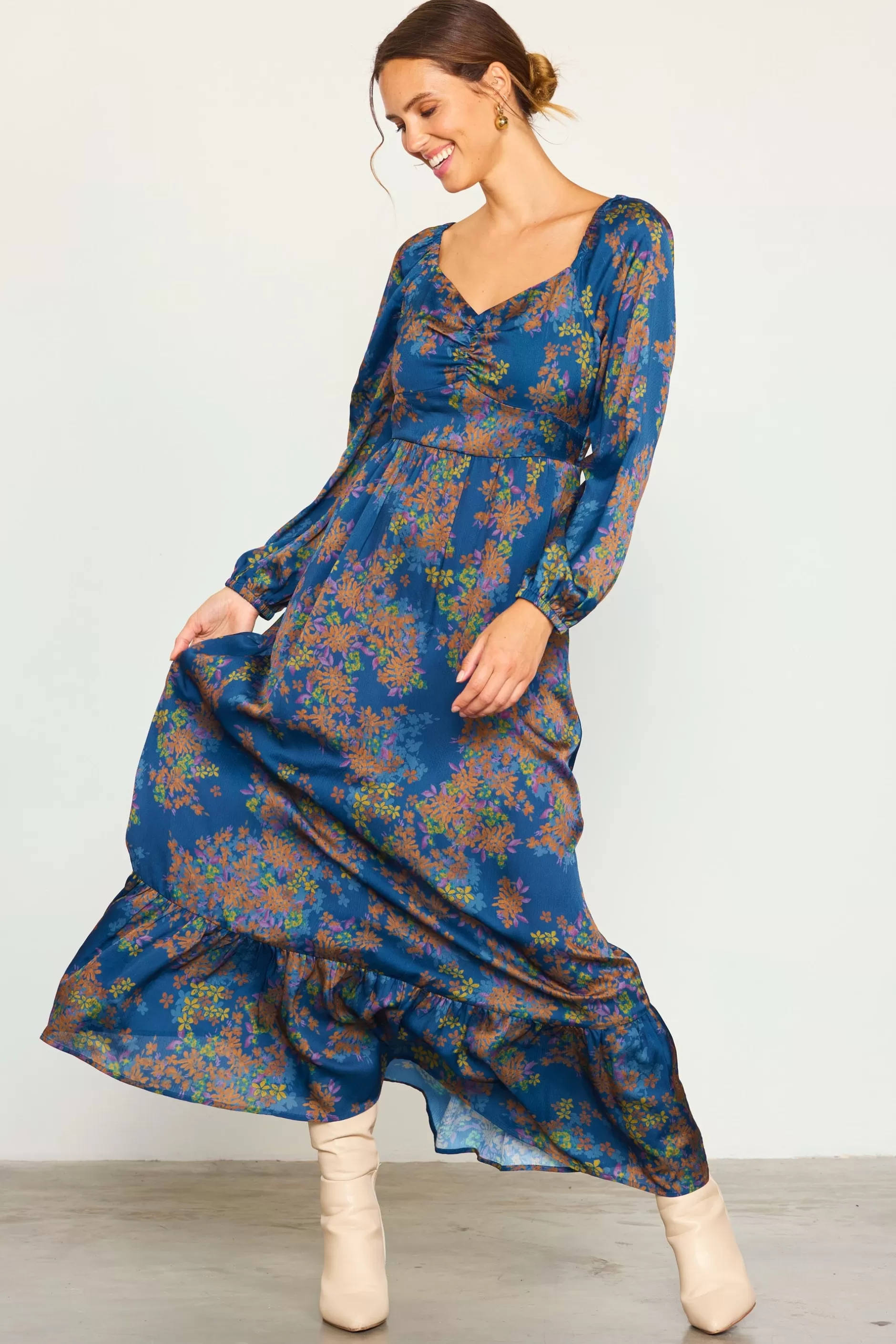 SKIES ARE BLUE Sweetheart Neckline Longsleeve Maxi Dress