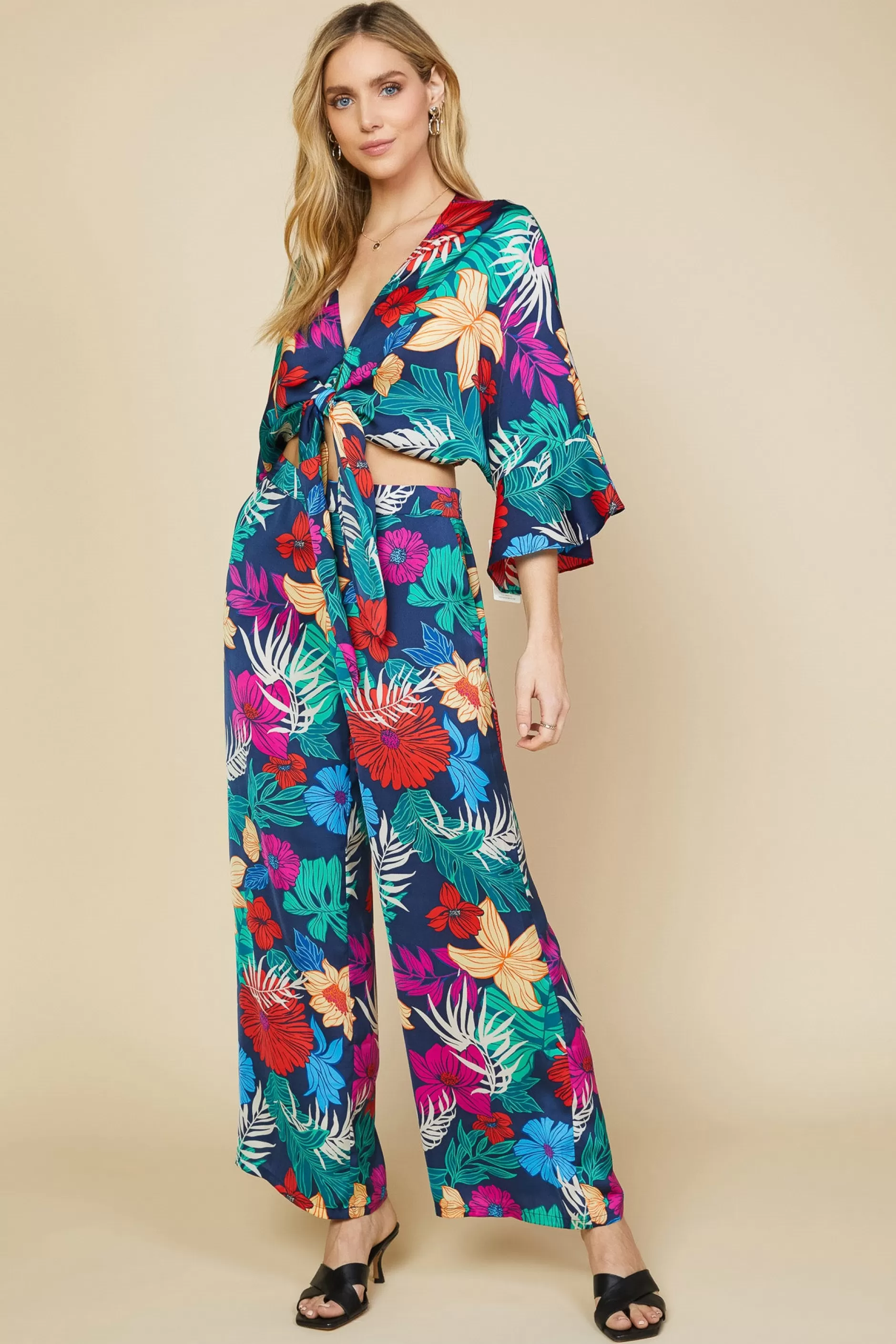 SKIES ARE BLUE Tropical Front Tie Kimono